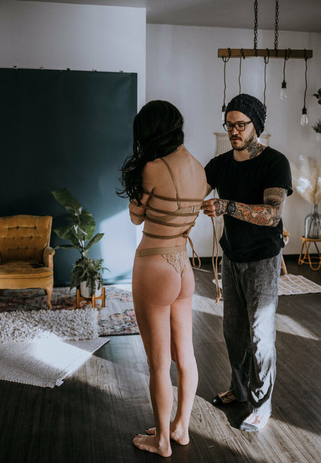 Naakte gelekte OnlyFans-foto van Akatsukishibari