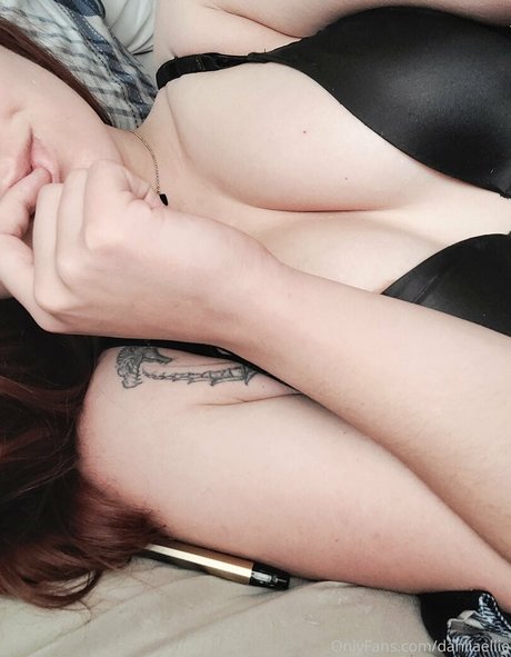 Naakte gelekte OnlyFans-foto van Dahliaellie