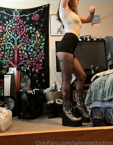 Naakte gelekte OnlyFans-foto van Acaiadynna