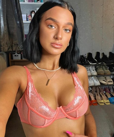 Naakte gelekte OnlyFans-foto van Louiseereid