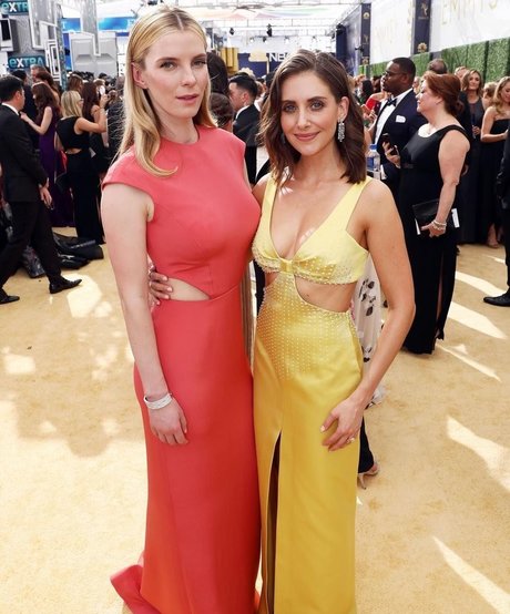 Naakte gelekte OnlyFans-foto van Betty Gilpin