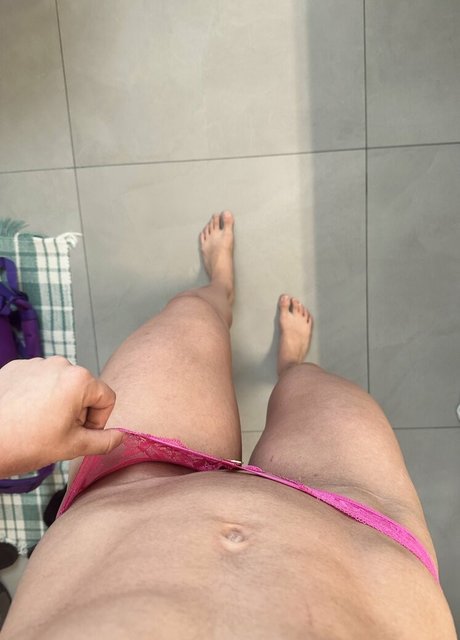 Naakte gelekte OnlyFans-foto van Silvialikki