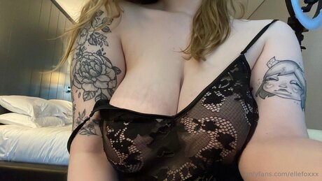 Naakte gelekte OnlyFans-foto van Ellefoxfree