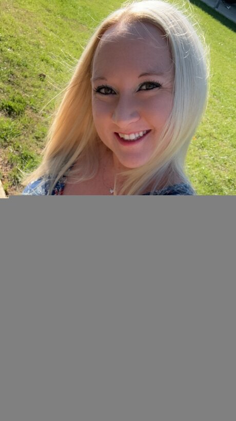 Naakte gelekte OnlyFans-foto van Bouncybritney1