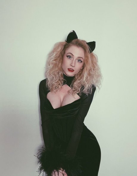 Naakte gelekte OnlyFans-foto van Janet Devlin