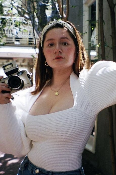 Naakte gelekte OnlyFans-foto van Emma Kenney