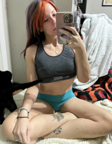 Naakte gelekte OnlyFans-foto van Kintinue