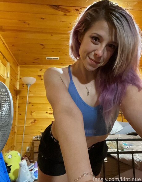 Naakte gelekte OnlyFans-foto van Kintinue