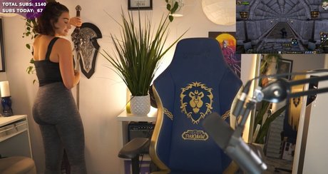 Naakte gelekte OnlyFans-foto van Palmbee