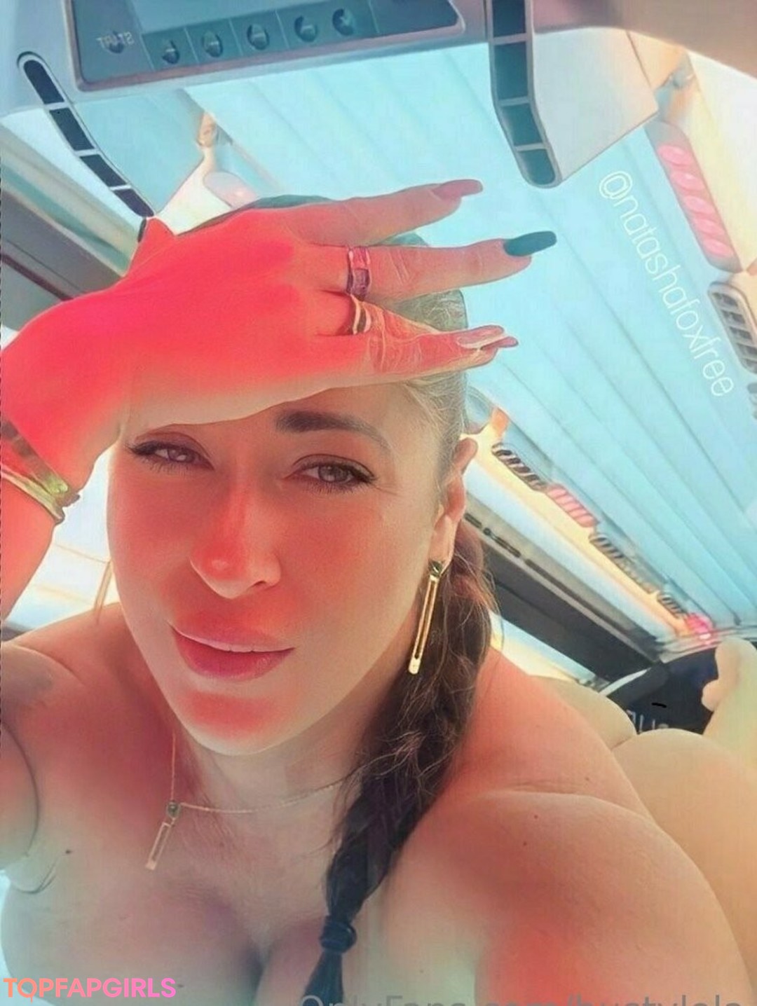 Naakte gelekte OnlyFans-foto van Bustylola #1076