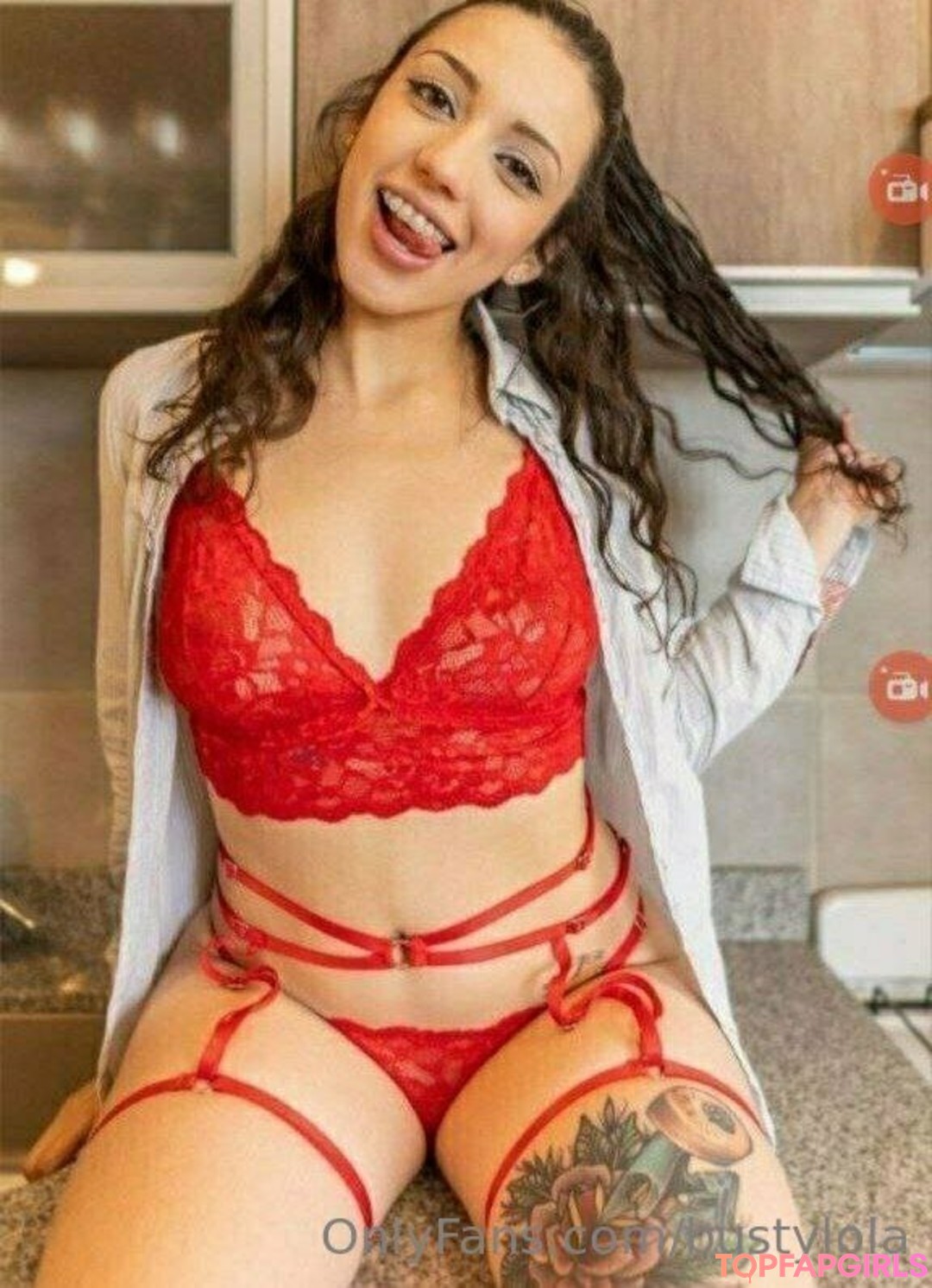 Naakte gelekte OnlyFans-foto van Bustylola #1157