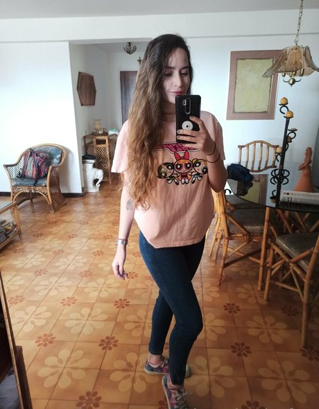 Naakte gelekte OnlyFans-foto van Tinavalentinafree