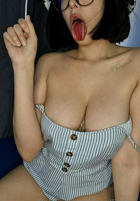 Naakte gelekte OnlyFans-foto van Lewdlilyfree
