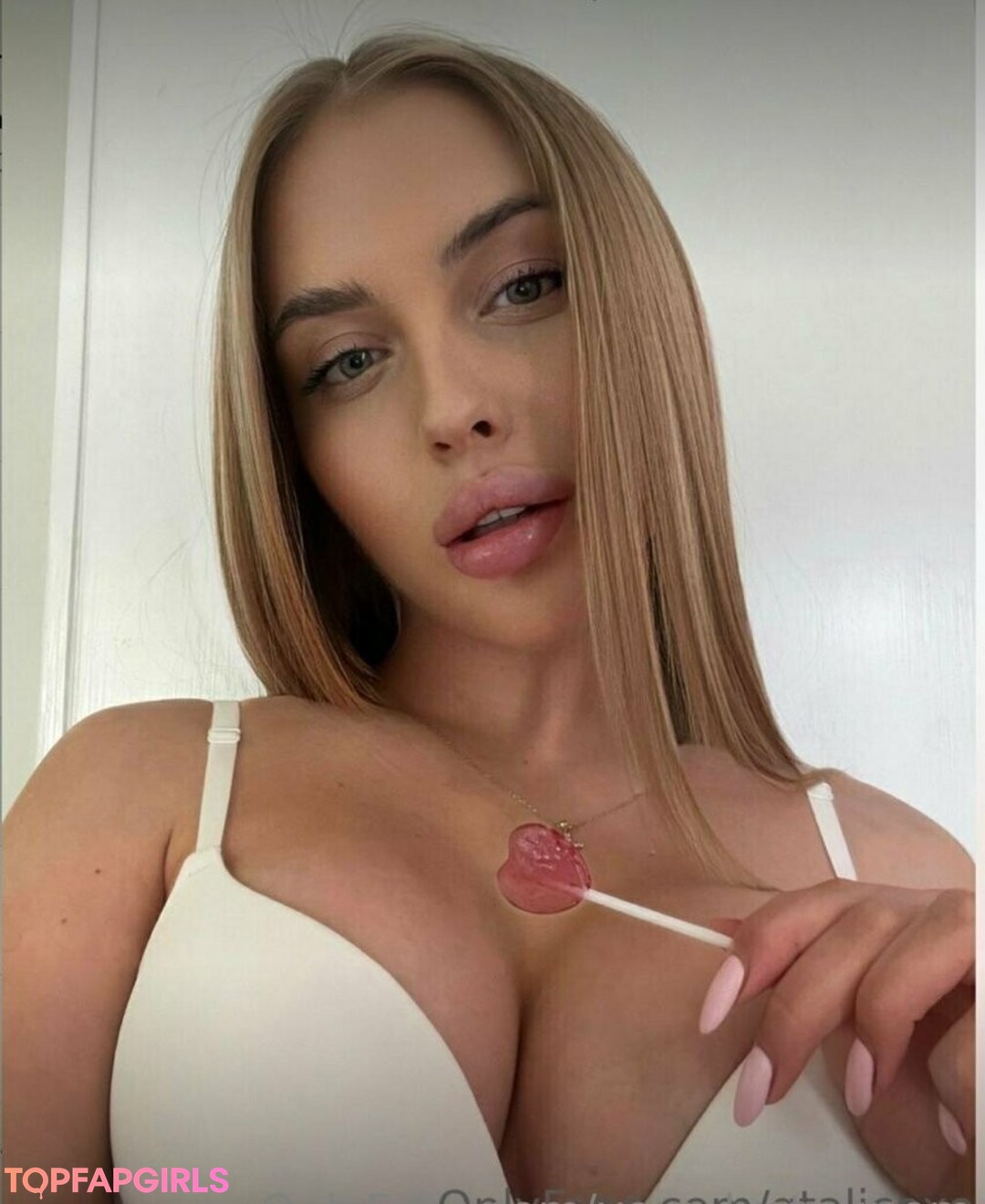 Naakte gelekte OnlyFans-foto van Yourlustymom #1131