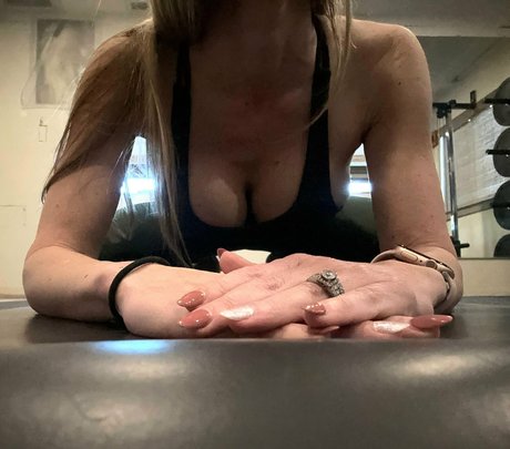 Hot_wife_victoria