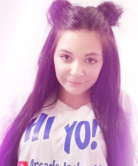 Naakte gelekte OnlyFans-foto van Cowtail