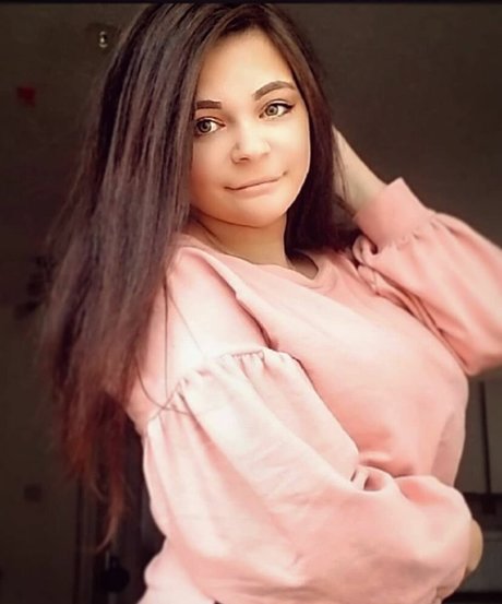 Naakte gelekte OnlyFans-foto van Cowtail