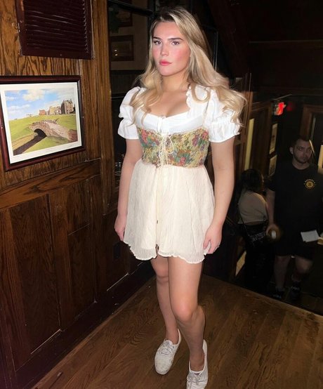Naakte gelekte OnlyFans-foto van Erica Carosella