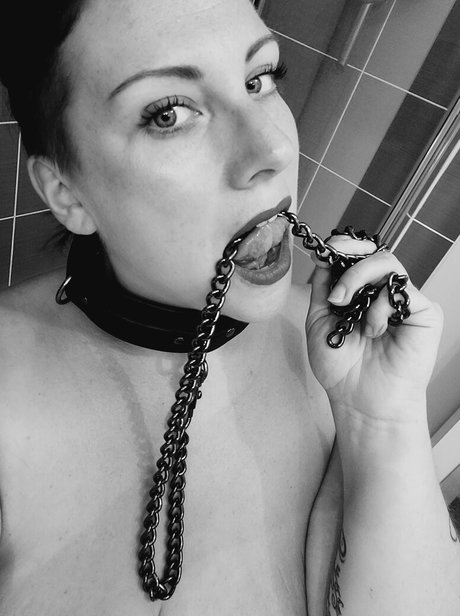 Naakte gelekte OnlyFans-foto van Darkmoonsubmiss