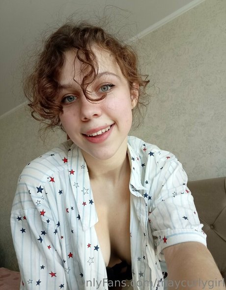 Naakte gelekte OnlyFans-foto van Maycurlygirl