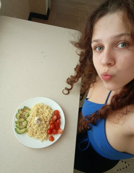 Naakte gelekte OnlyFans-foto van Maycurlygirl