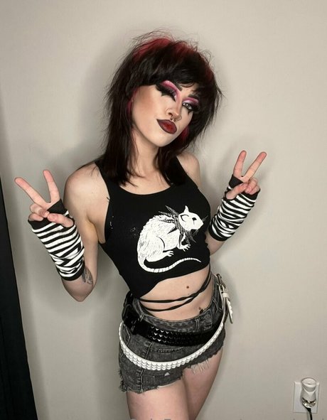 Naakte gelekte OnlyFans-foto van Emundead