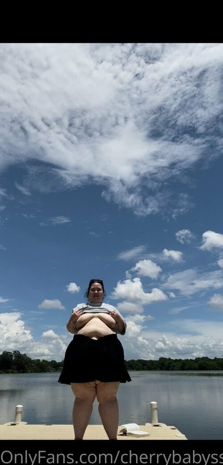Naakte gelekte OnlyFans-foto van Swampgirlssbbw