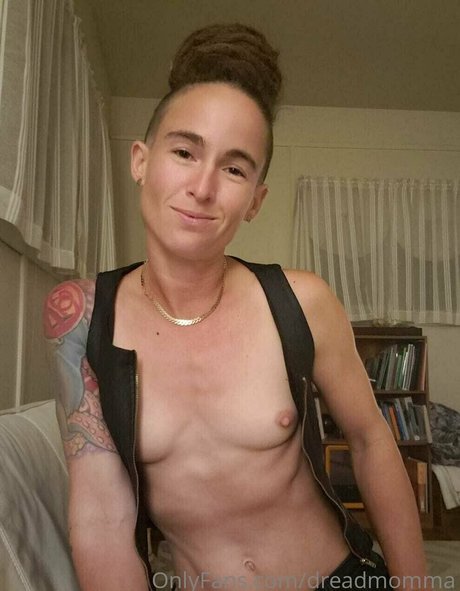 Naakte gelekte OnlyFans-foto van Dreadmomma