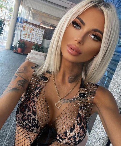 Naakte gelekte OnlyFans-foto van Deeadivina