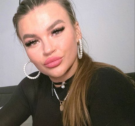 Naakte gelekte OnlyFans-foto van Sarah Slavo