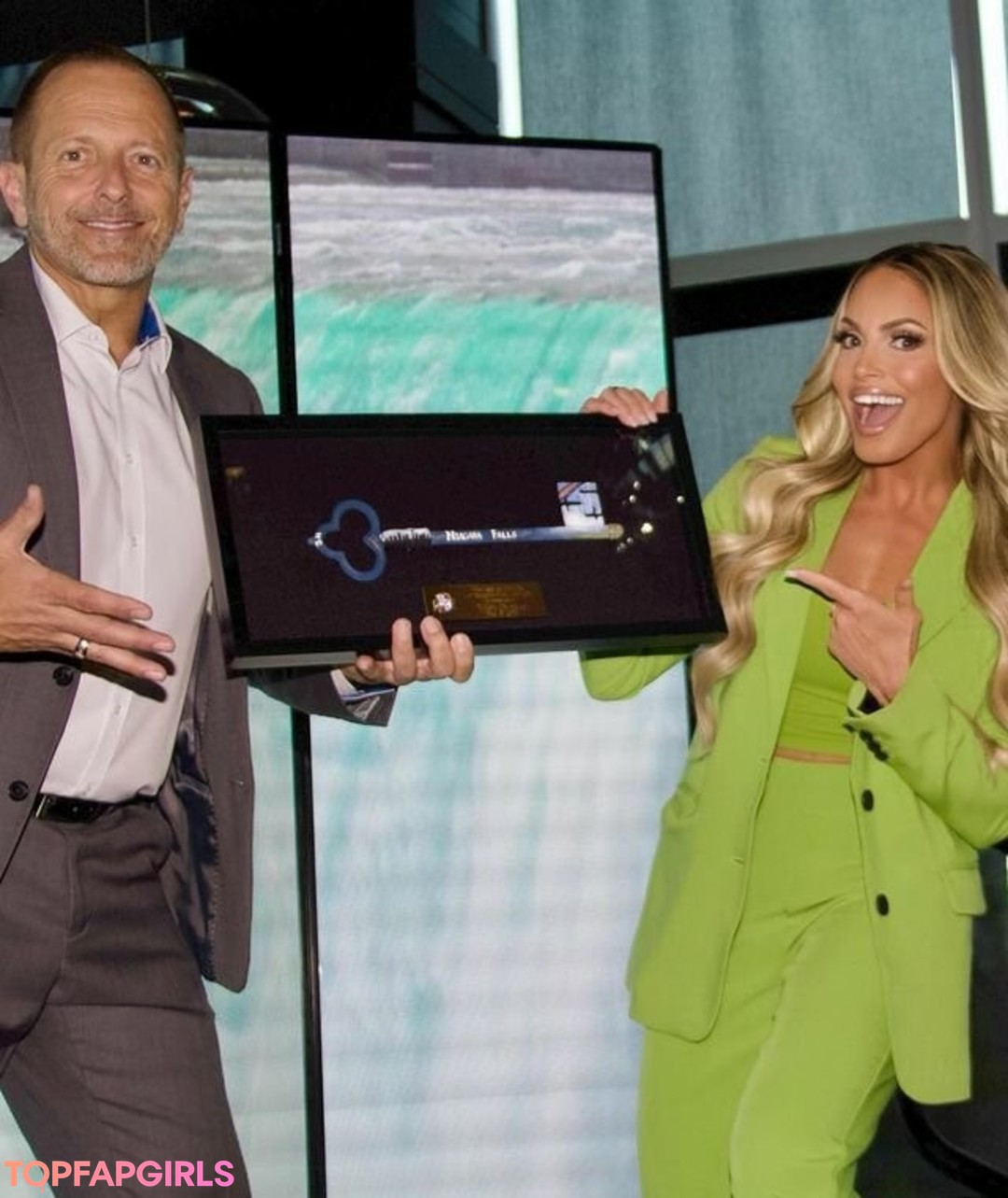 Naakte gelekte OnlyFans-foto van Trish Stratus #1010