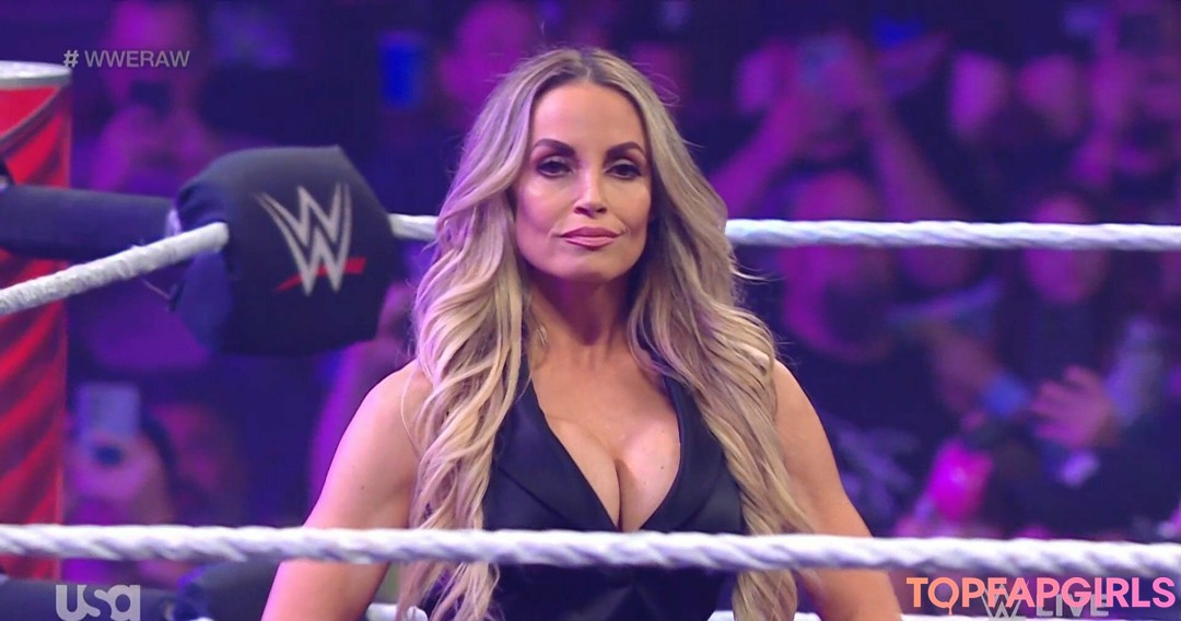 Naakte gelekte OnlyFans-foto van Trish Stratus #1018