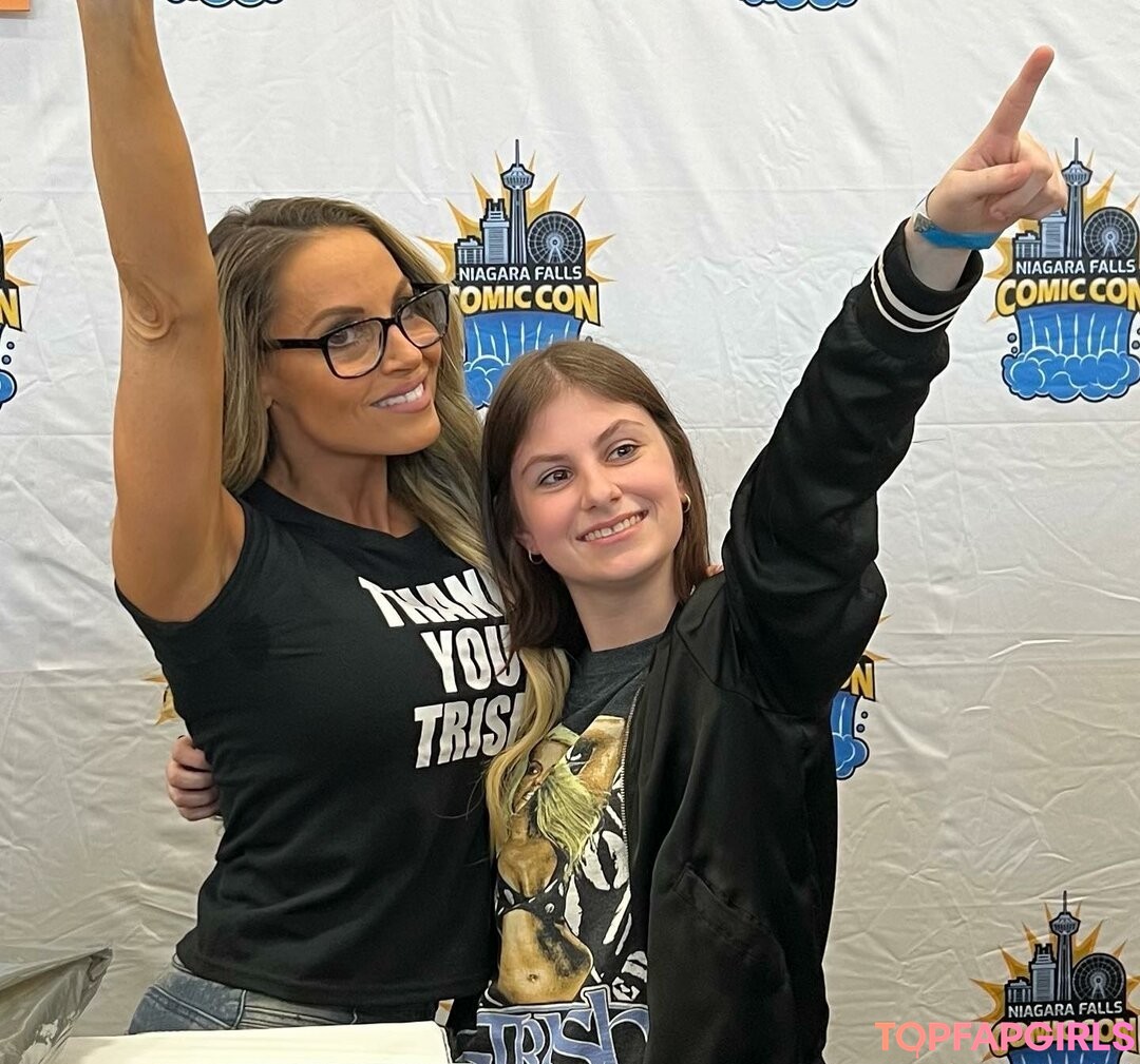 Naakte gelekte OnlyFans-foto van Trish Stratus #1076