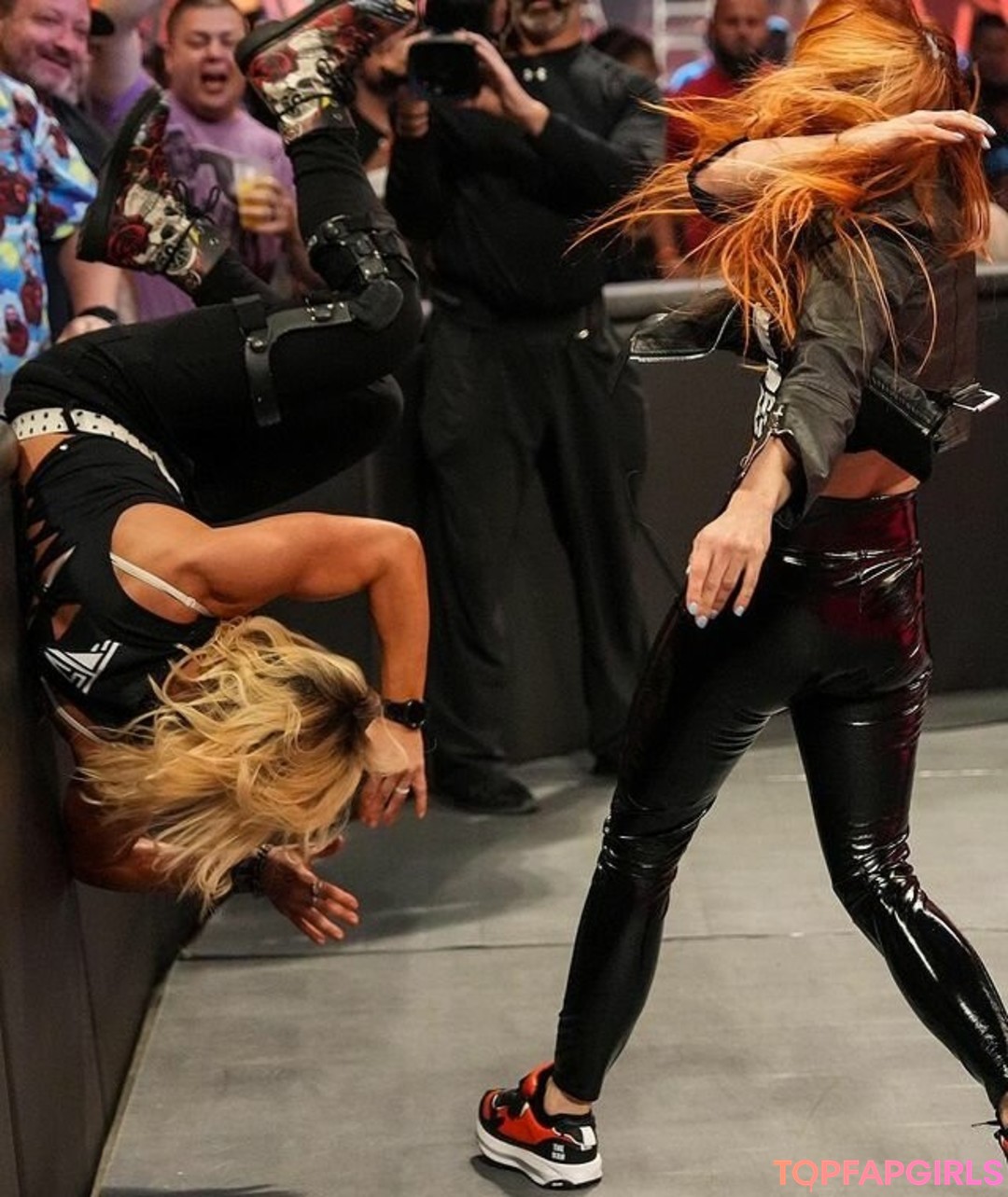 Naakte gelekte OnlyFans-foto van Trish Stratus #1090