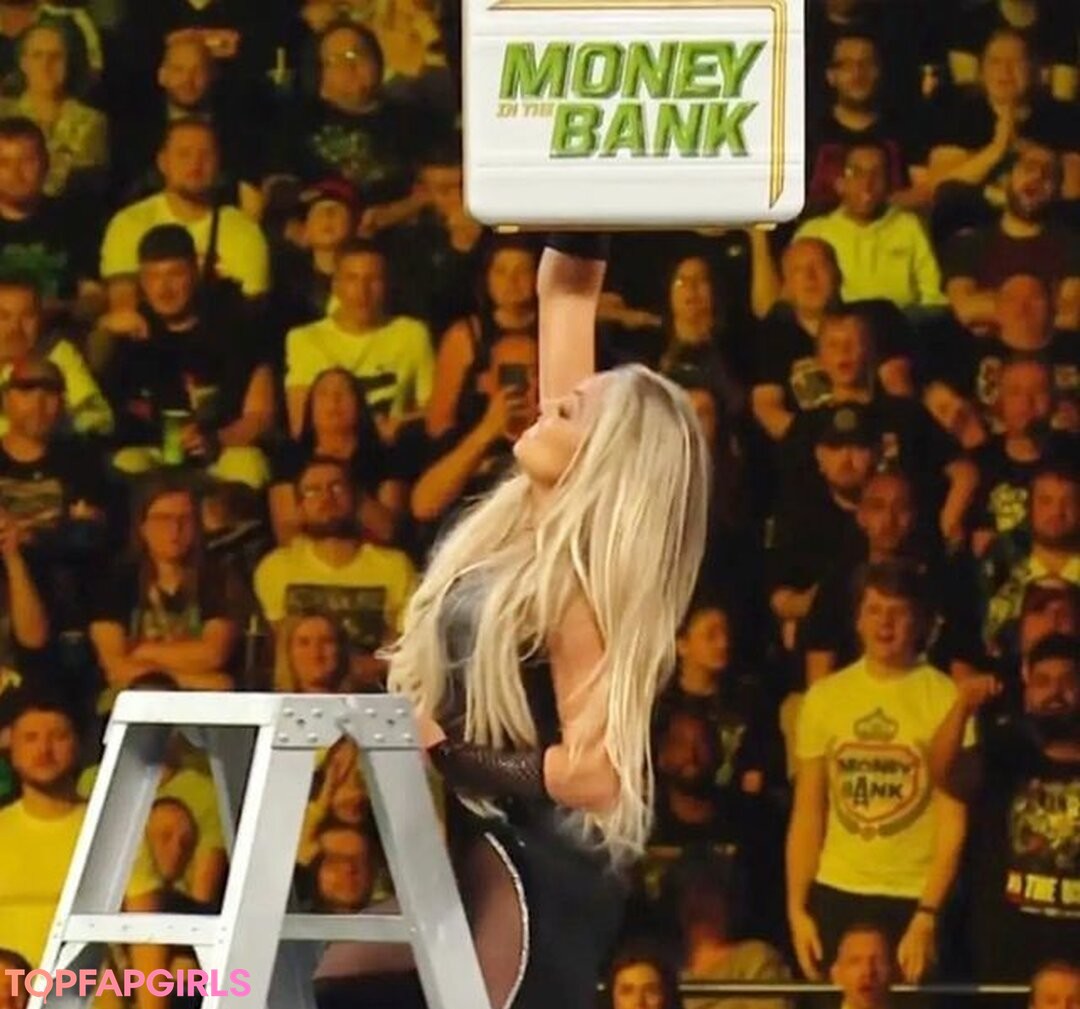 Naakte gelekte OnlyFans-foto van Trish Stratus #1105