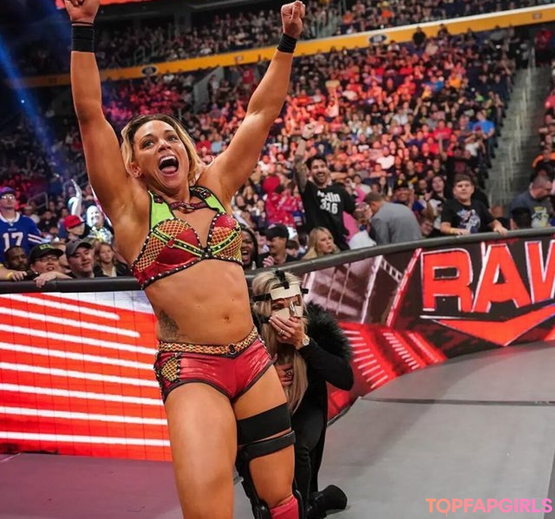 Naakte gelekte OnlyFans-foto van Trish Stratus #1122