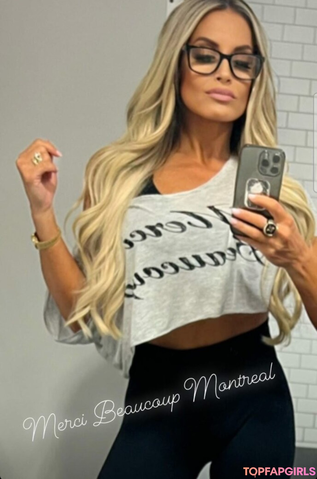 Naakte gelekte OnlyFans-foto van Trish Stratus #1129