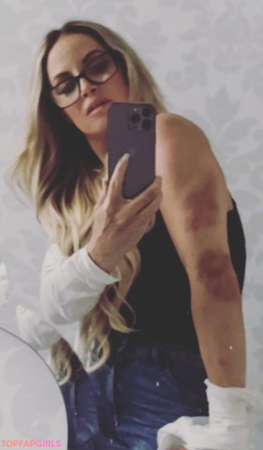 Naakte gelekte OnlyFans-foto van Trish Stratus #1208