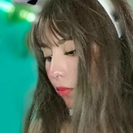 Naakte gelekte OnlyFans-foto van Mariana Kuyuri