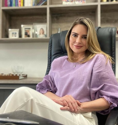 Naakte gelekte OnlyFans-foto van Rachel Sherazade