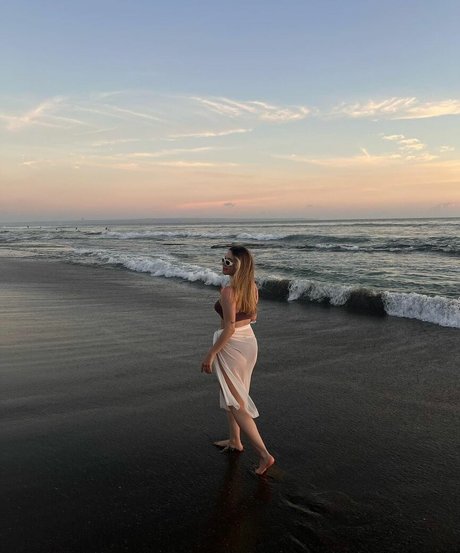 Naakte gelekte OnlyFans-foto van Miafitz
