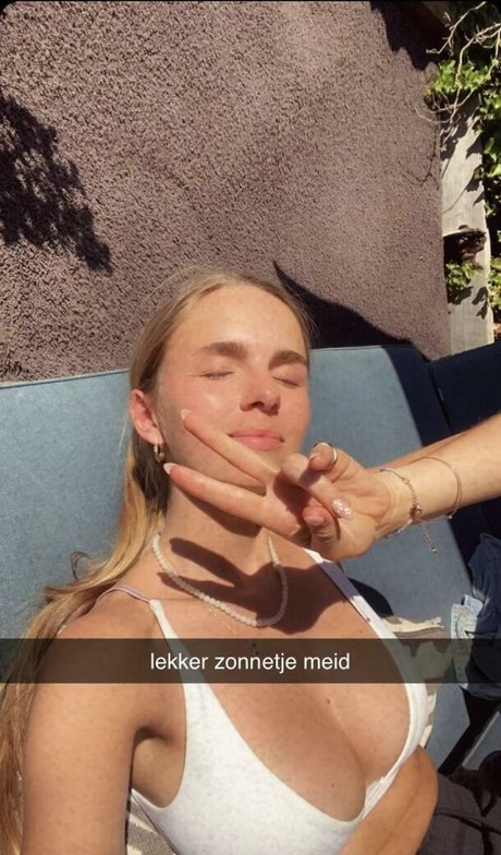 Naakte gelekte OnlyFans-foto van Lies Zhara