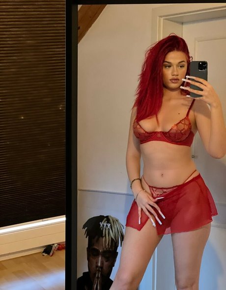 Naakte gelekte OnlyFans-foto van Badmomzjay