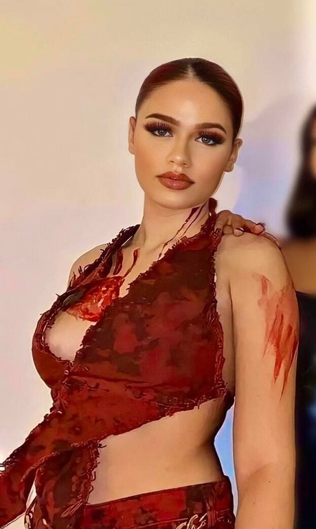 Naakte gelekte OnlyFans-foto van Badmomzjay