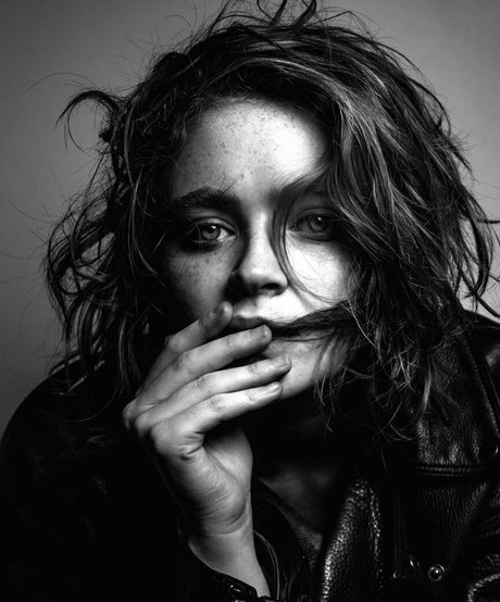 Naakte gelekte OnlyFans-foto van Sadie Sink
