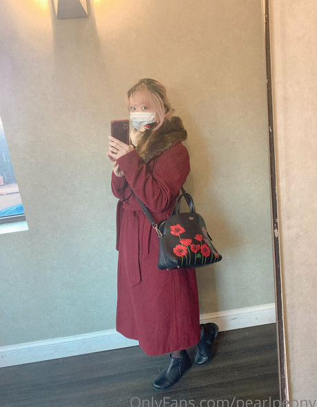 Naakte gelekte OnlyFans-foto van Pearlpeony
