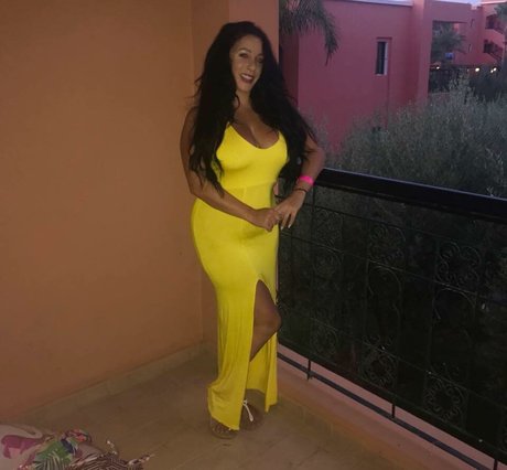 Naakte gelekte OnlyFans-foto van Kelly Louise Sheridan