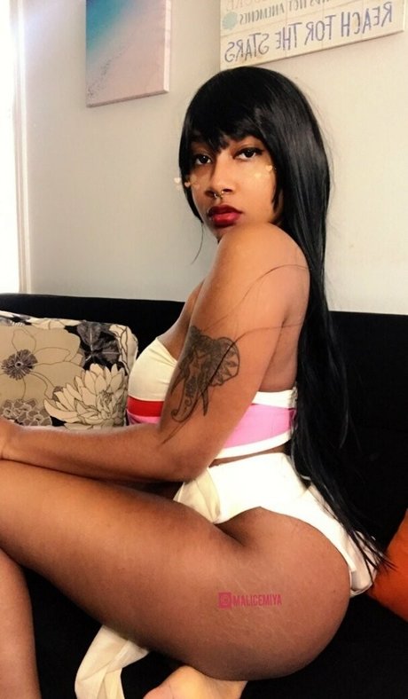 Naakte gelekte OnlyFans-foto van Malicemiya