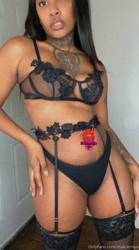 Naakte gelekte OnlyFans-foto van Malicemiya