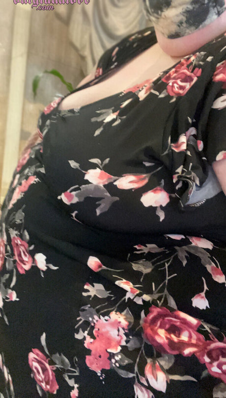 Naakte gelekte OnlyFans-foto van Ssbbwlunalove